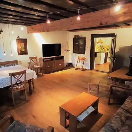 Сasa de vacaciones Malu Vintage House With Garden Logatec