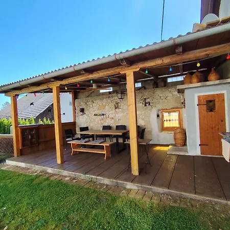 Malu Vintage House With Garden Holiday home