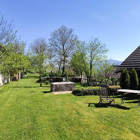 Malu Vintage House With Garden