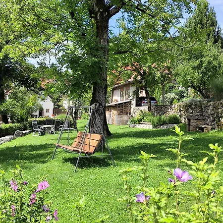 Casa de Férias Malu Vintage House With Garden Logatec