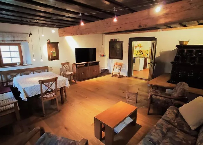 Semesterbostad Malu Vintage House With Garden Logatec