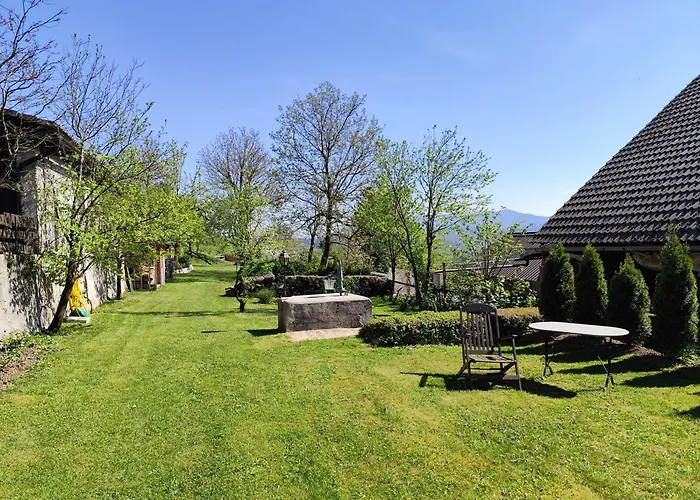 Malu Vintage House With Garden