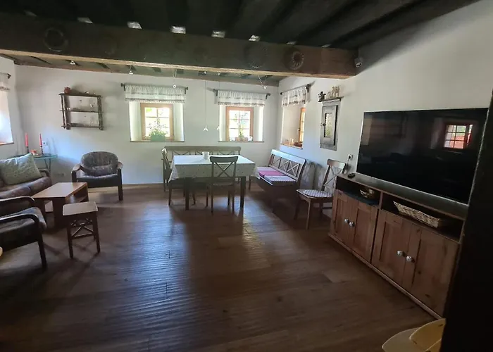 Semesterbostad Malu Vintage House With Garden *